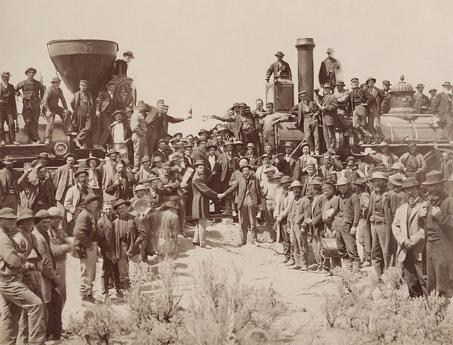 1869년 5월 10일 유타주 프로먼터리 써밋에서 미 대륙횡단철도 마지막 공사를 축하하는 행사가 열렸다. /위키피디아