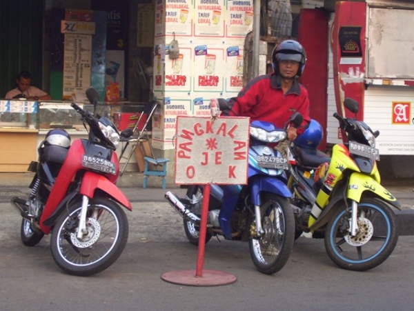 인도네시아의 오토바이 택시 ‘오젝’ /위키피디아