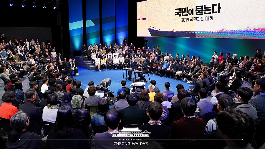 19일 서울 상암동 MBC 사옥에서 열린 ‘국민과의 대화’ /청와대