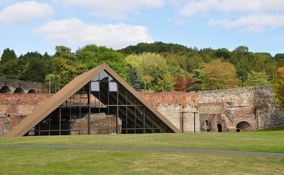 에이브러햄 다비의 코크스 제철소가 콜브룩데일 철강박물관에 보존되어 있다. /위키피디아