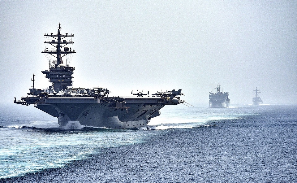 호르무즈 해협의 미국 해군 함정 /위키피디아