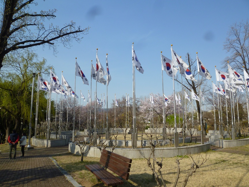 용산가족공원내 태극기공원 /박차영