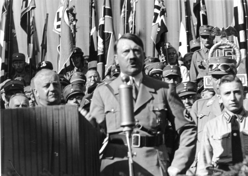 1935년 아돌프 히틀러의 연설 /위키피디아