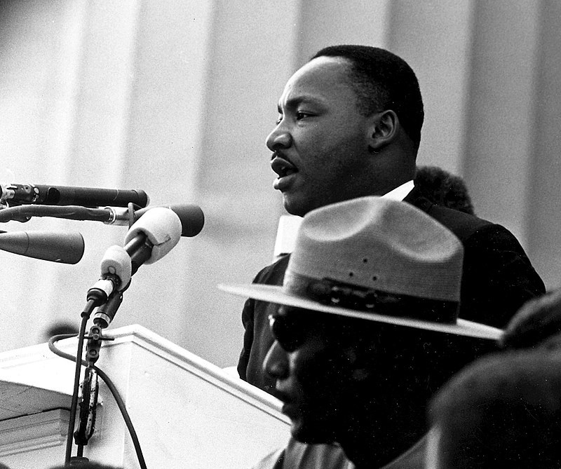 1963년 8월 28일 워싱턴 DC 링컨기념관에서 연설하는 마틴 루터 킹 목사 /위키피디아