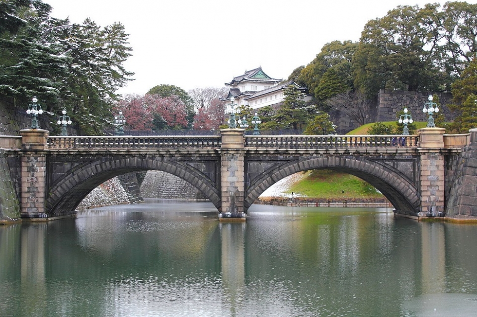 도쿄의 일본 황궁과 세이몬(正門)석교 /위키피디아