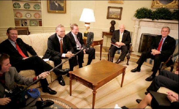 2008년말 조지 부시 대통령, 딕 체니 부통령과 미국 자동차 빅3 CEO의 백악관 회동. /위키피디아