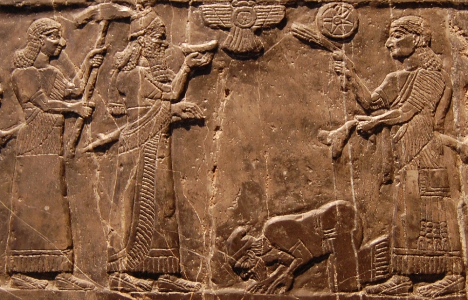 검은 오벨리스크에 그려진 그림, 북이스라엘의 예후 왕이 살만에셀 3세에게 허리를 굽혀 조공을 바치고 있다. /위키피디아