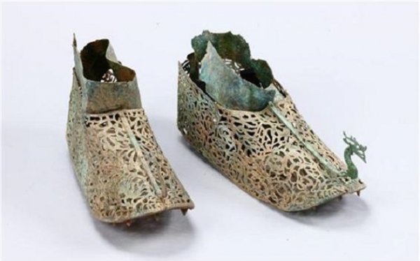 나주 정촌고분에서 발견된 금동 신발 /문화재청