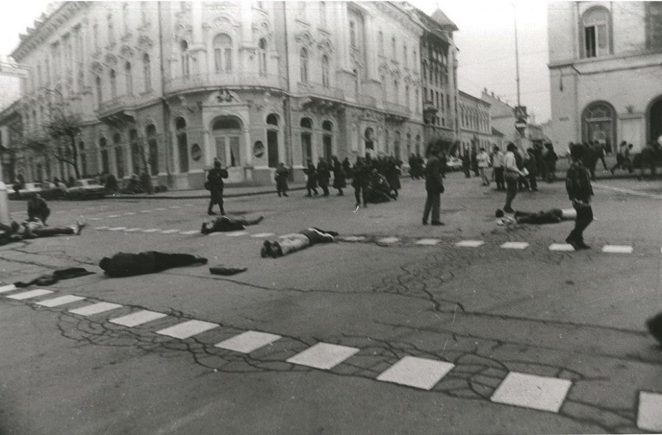 1989년 루마니아 혁명도중 군부의 발포로 쓰러진 시위대 /위키피디아