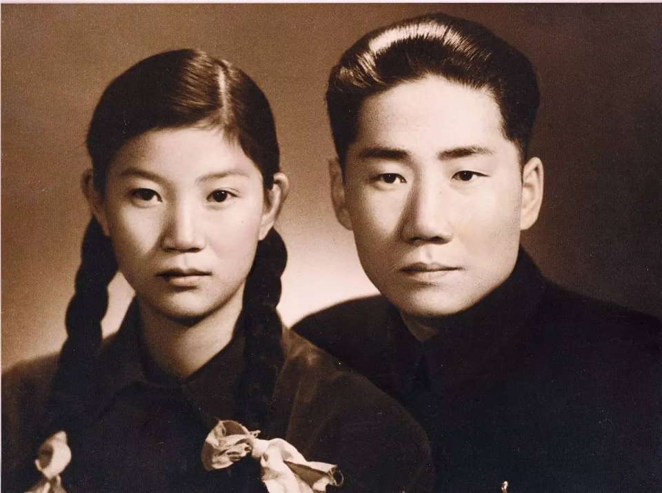 마오안잉과 류쑹린이 결혼 직후 사진 /위키피디아