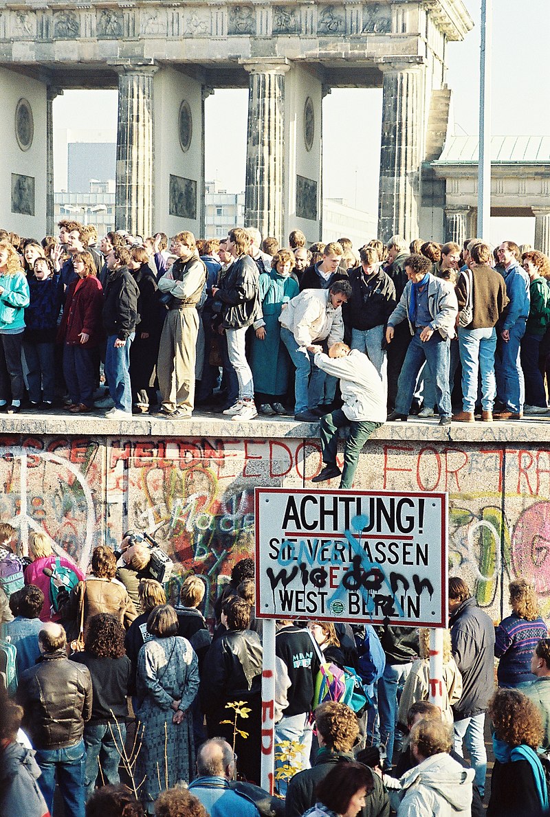 1989년 11월 10일, 베를린의 브란덴부르크 문 /위키피디아