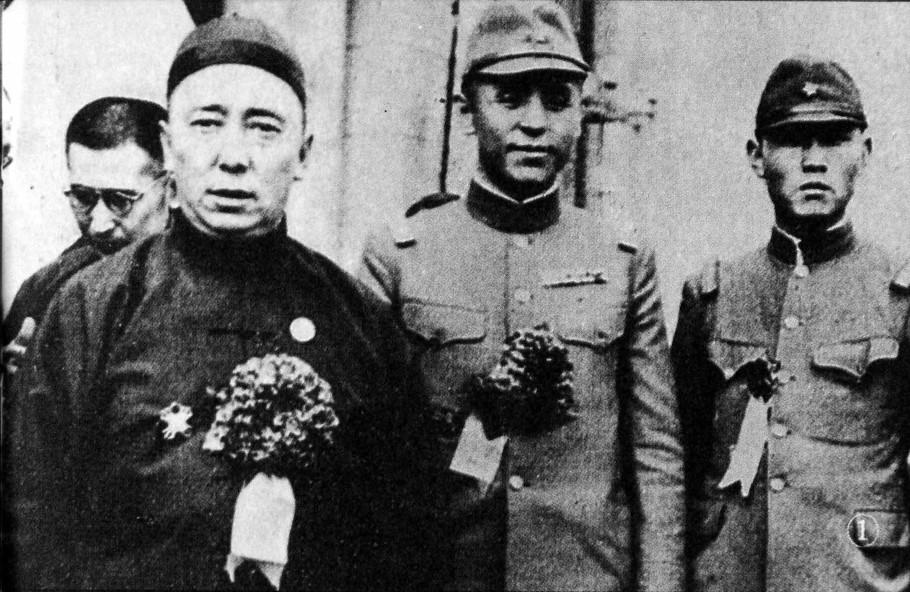 데므치그돈로브(덕왕, 왼쪽)과 휘하 장군 /위키피디아