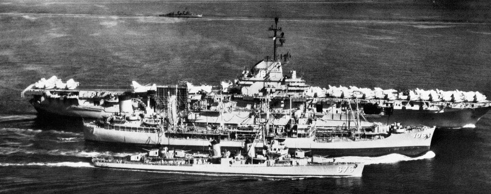 1958년 2차 대만해협 위기에 투입된 미군 항모 렉싱턴호 /위키피디아