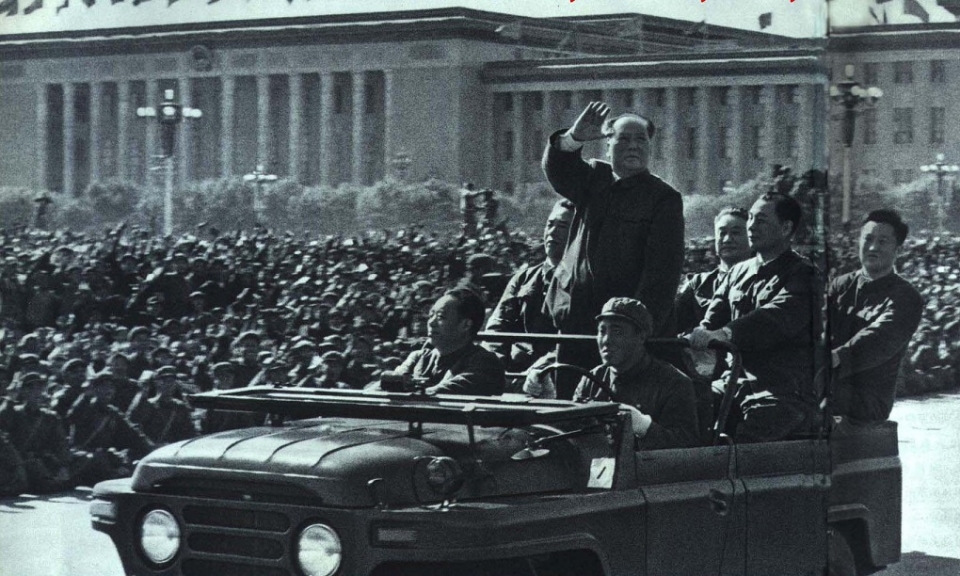 1966년 10월 홍위병을 사열하는 마오쩌둥 /위키피디아