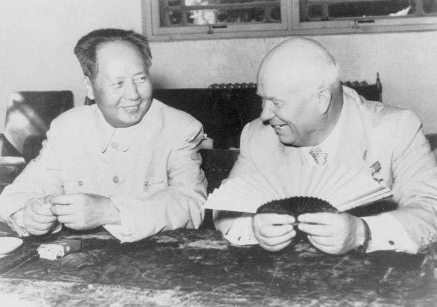 1958년 베이징을 방문한 니키타 흐루쇼프와 마오쩌둥 /위키피디아
