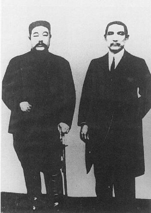 1912년 4월 우창에서 리위안훙(왼쪽)과 쑨원(오른쪽) /위키피디아
