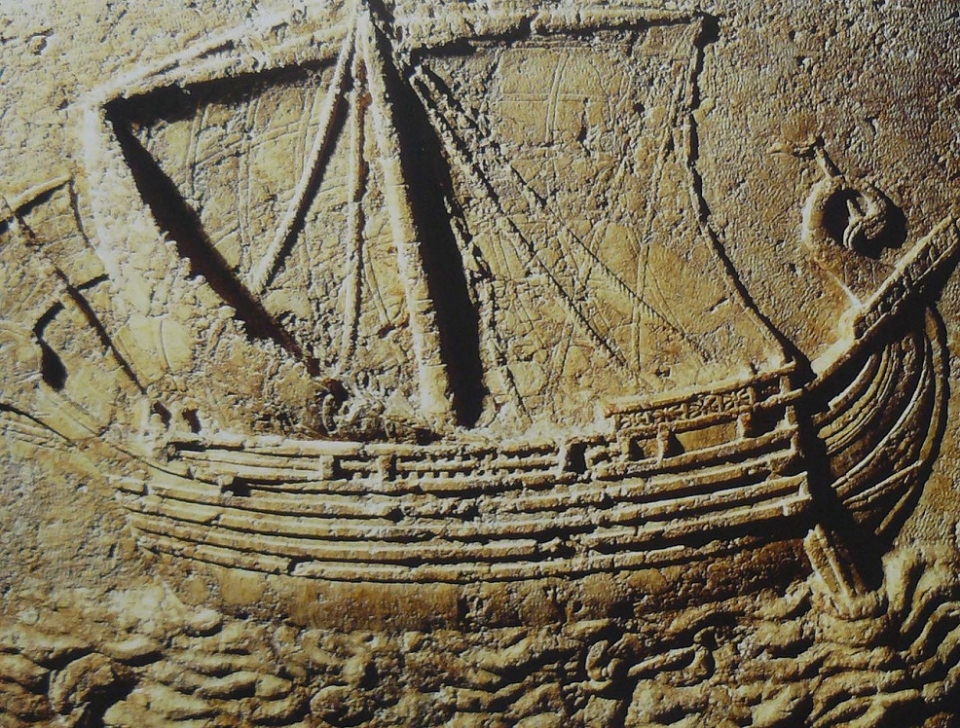 레바논 국립박물관에 소장된 석관의 선박모형. 2세기경 페니키아 선박으로 추정된다. /위키피디아