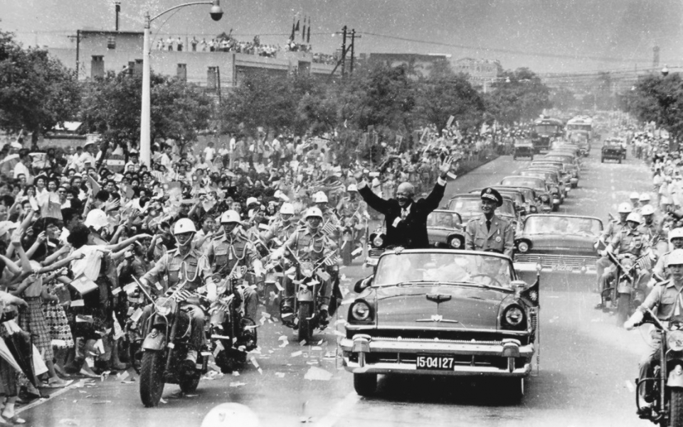 1960년 6월 18일 타이페이를 방문, 퍼레이드하고 있는 미국 아이젠하워 대통령 /위키피디아