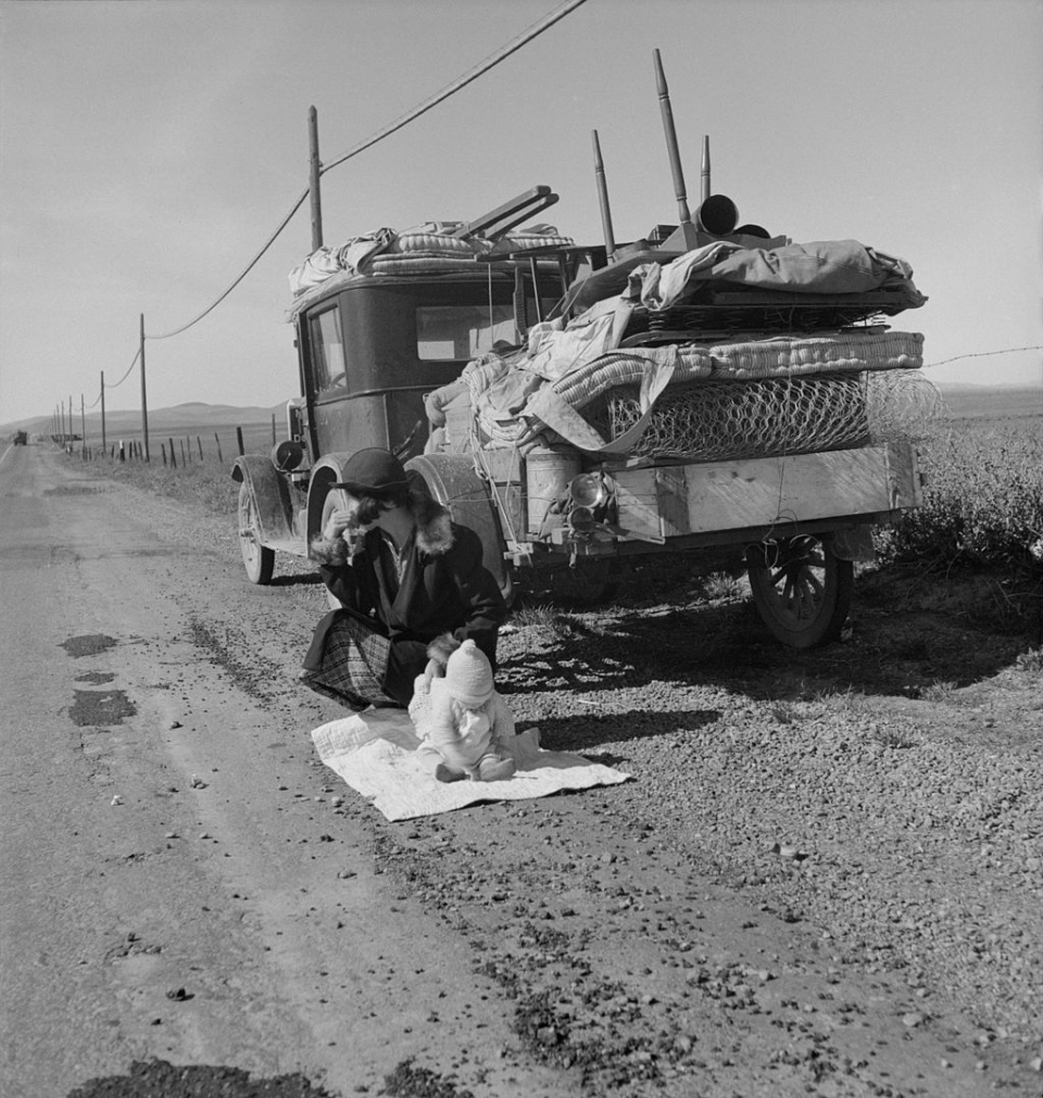 아이는 아프고, 차는 고장났고…1937년 트럭으로 미주리를 떠나는 이주민들 /위키피디아