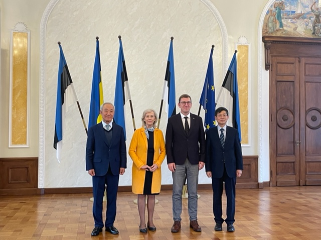 에스토니아를 방문하고 있는 김종훈 대통령 특사(왼쪽 끝) /사진=외교부
