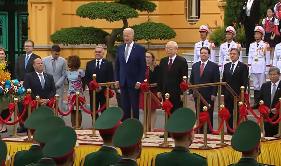 조 바이든 미국 대통령과 응우옌 푸 쫑 베트남 서기장이 9월 10일 하노이 주석궁에서 환영식을 갖고 있다. /美CBS 캡쳐