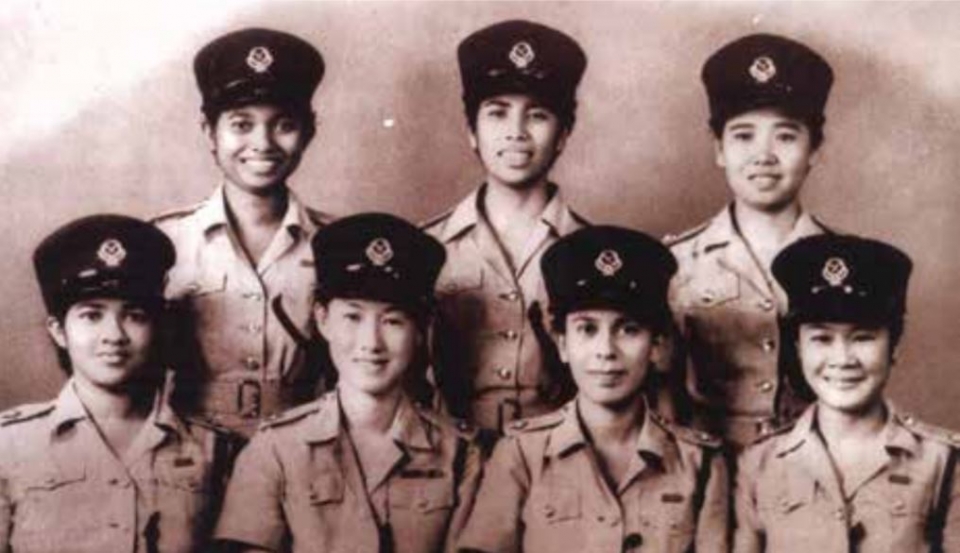 이린 리(앞줄 왼쪽에서 두 번째)와 경찰 동료들 /BiblioAsia