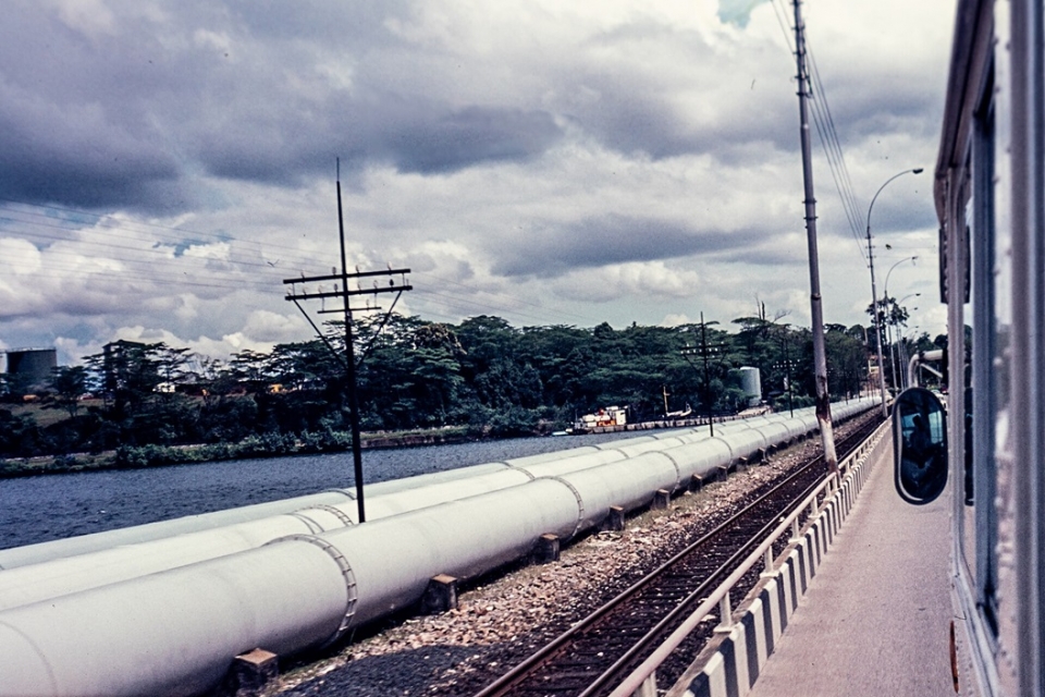 싱가포르-조호르 연결다리를 지나는 배수관 /위키피디아